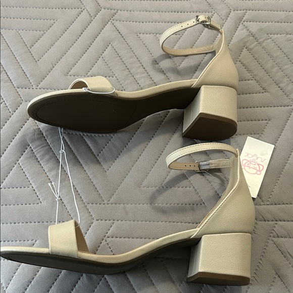 💕5/$15 Sugar Beige Ankle-Strap Block Heel Sandals - Picture 4 of 6